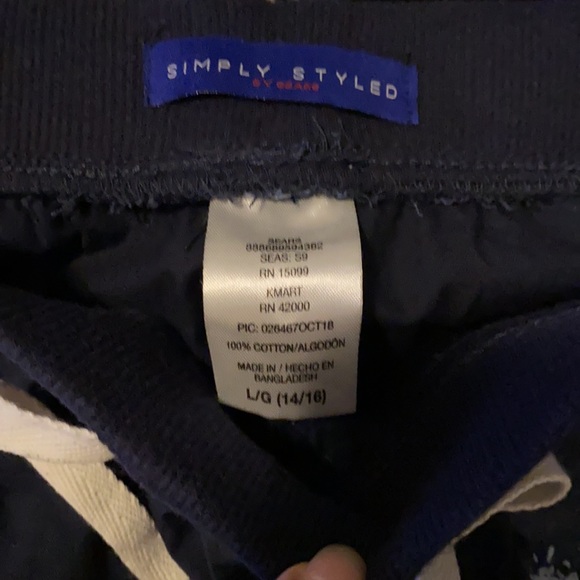 Shorts - Picture 3 of 3